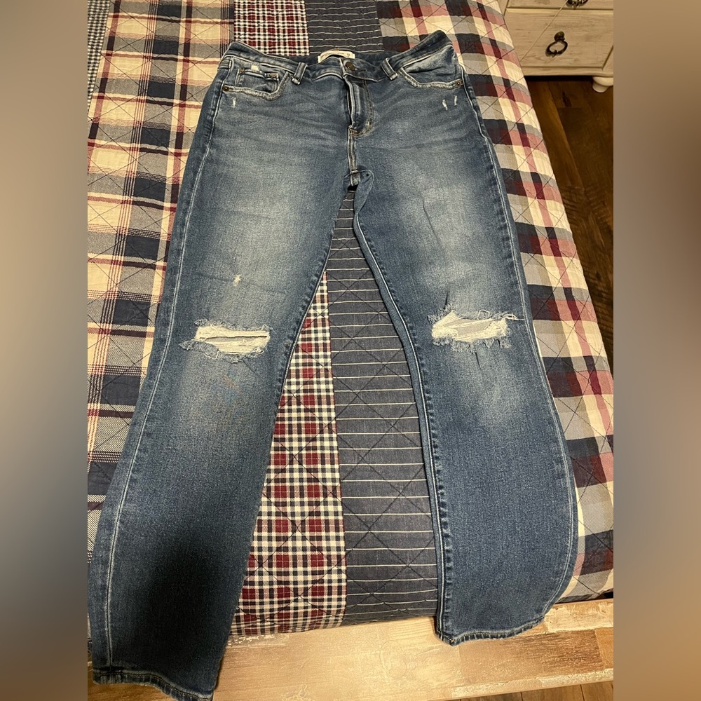 Abercrombie & Fitch
Mid Rise Super Skinny Distressed Jean; size 8S